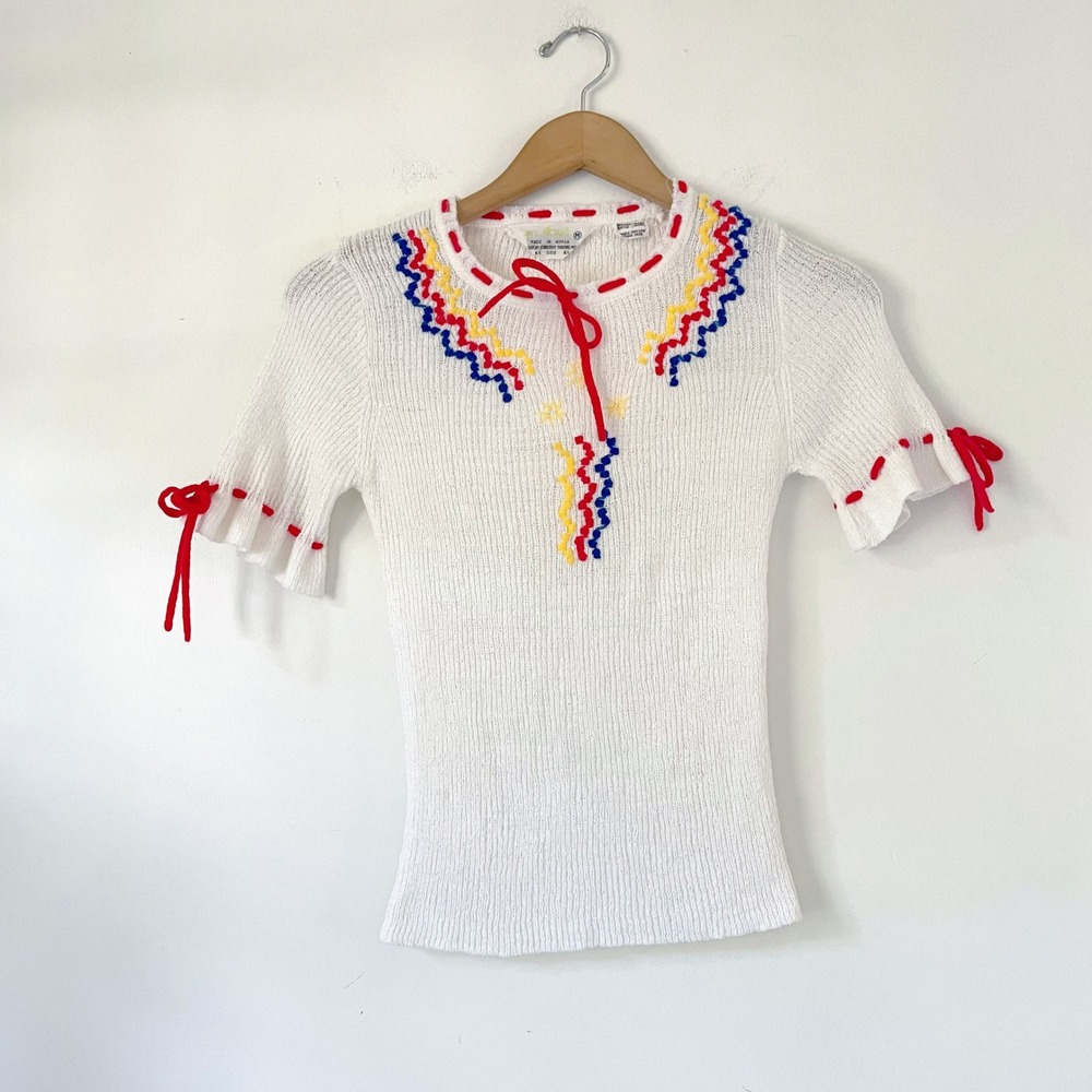 White Knit Embroidered Top XS Vintage 70s Tie Neck Retro Folk Boho Bow